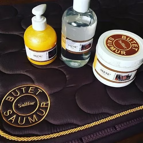 Butet leather cleaner and saddle soap for equestrian tack